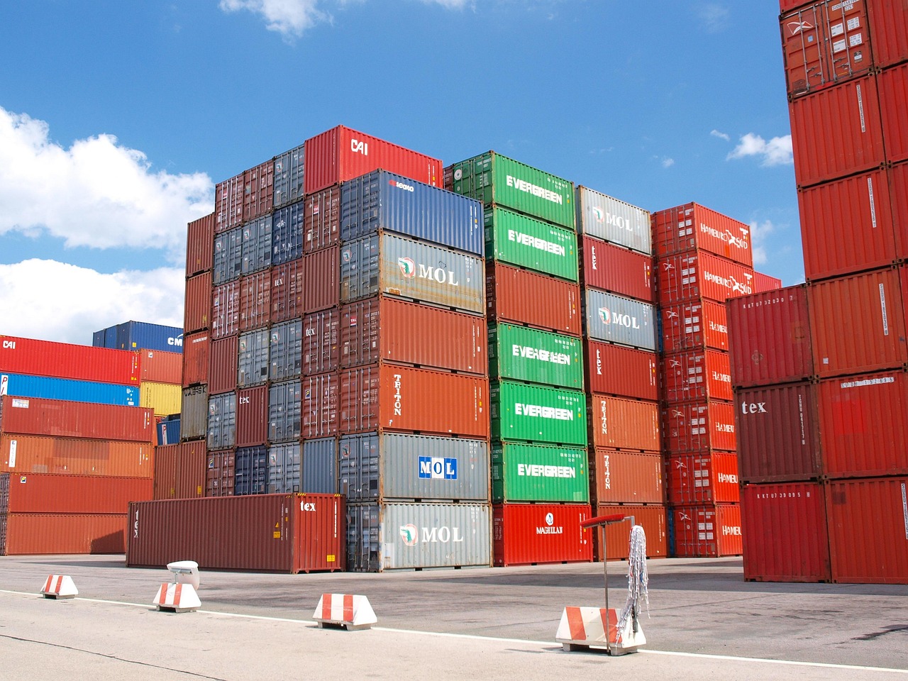 LCL vs FCL Shipping: A Complete Guide for Global Importers
